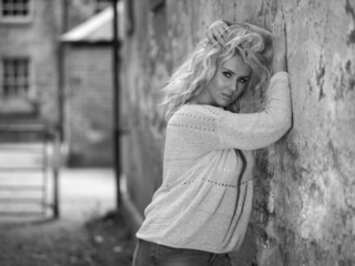 pretty blonde model image