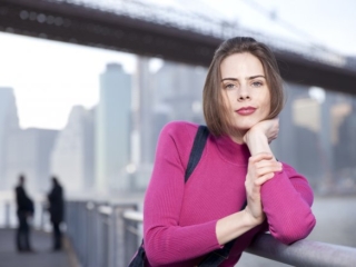 Model with Brooklyn Bridge in background