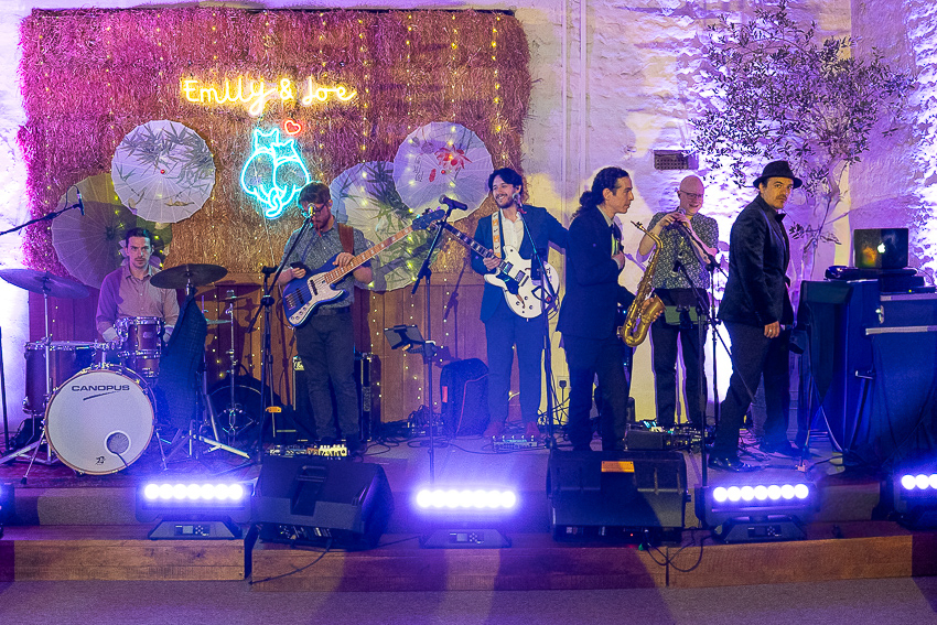 wedding band Oomph